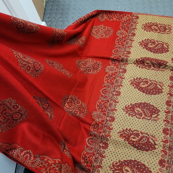 Winter Shawl - Picture 2 of 4